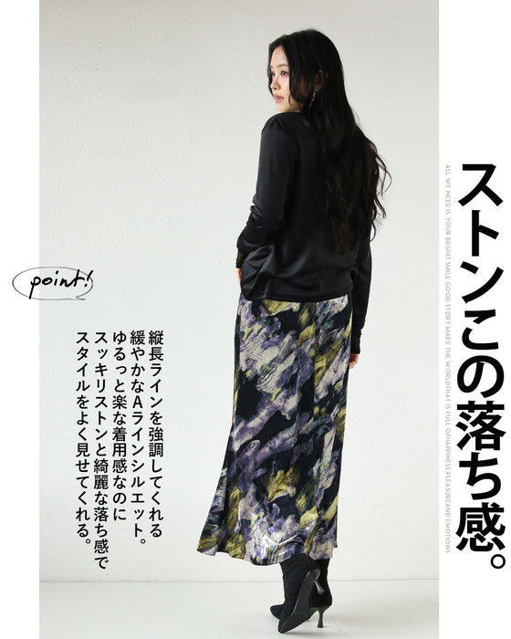 マットな艶感。華やかさ増すベロアスカート