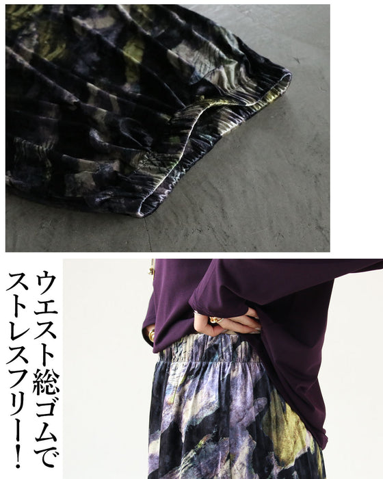 マットな艶感。華やかさ増すベロアスカート