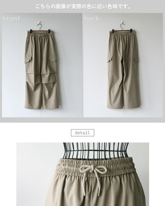 The key is the tucks. Versatile cargo pants in beige