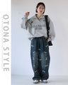 Creates a relaxed look. Collared logo sweatshirt top