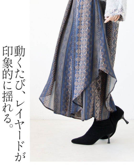ほどよく個性を引き立てる 揺らめくエアリーフレアパンツ