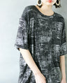 光を纏う。大人の箔プリントTシャツ