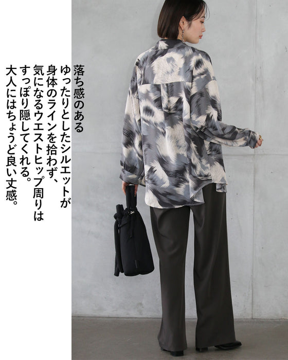 じわっと色付くスモーキーな柄シャツ