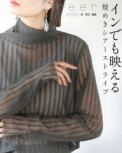 グレー