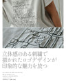 ロゴの魅力。無造作に重なる刺繍ラインがシャレ感つくる大人のカジュアルTシャツ