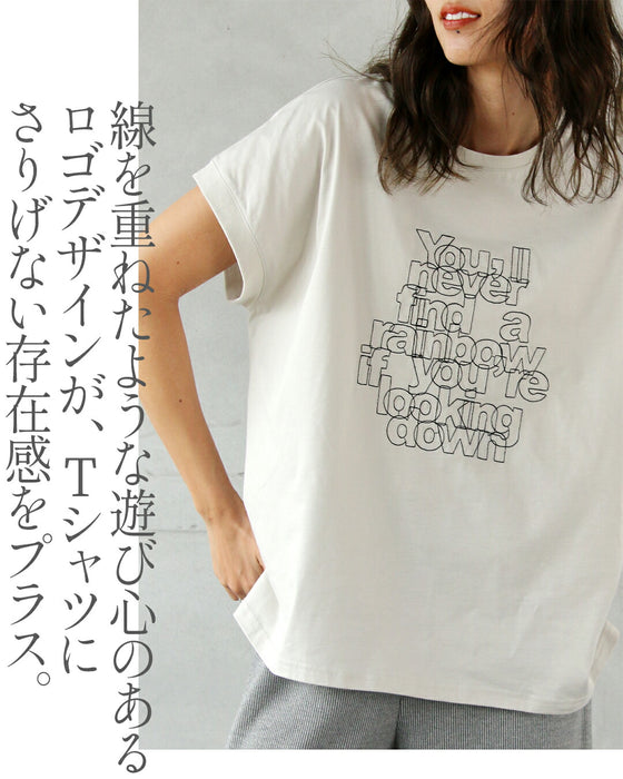 ロゴの魅力。無造作に重なる刺繍ラインがシャレ感つくる大人のカジュアルTシャツ