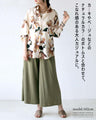 品よく大人の肌になじむ花柄シャツ