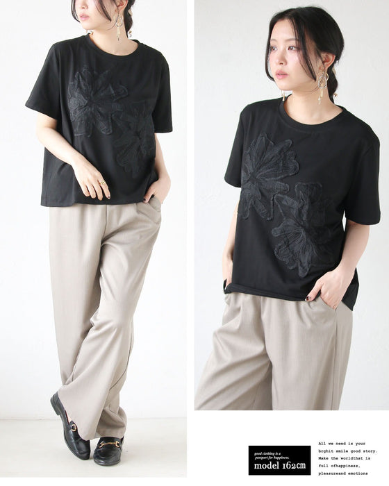 ラフに着れて、華やかに魅せる。花刺繍Tシャツ。