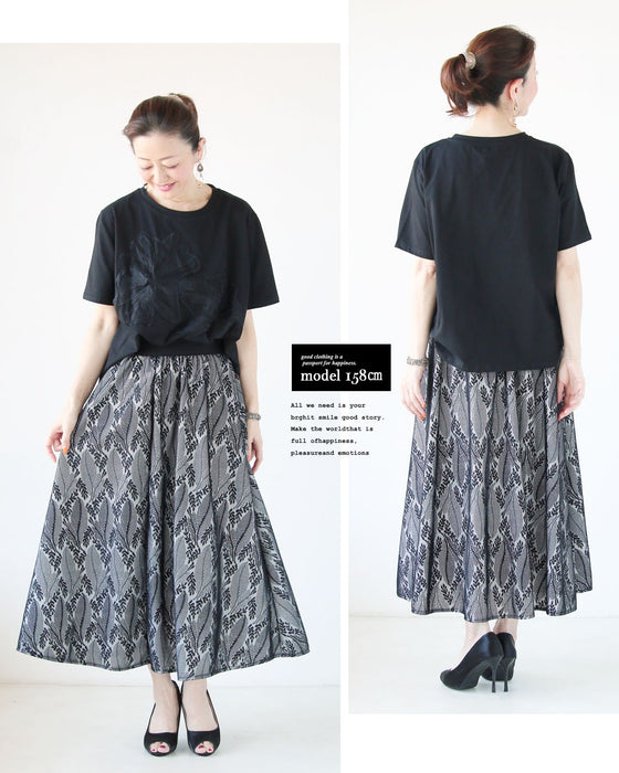 ラフに着れて、華やかに魅せる。花刺繍Tシャツ。