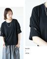 ただのTシャツにならないちょうどいい肌見せで抜け感つくる。