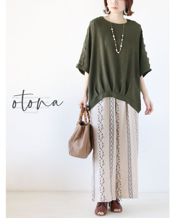 ヘルシーな抜け感を。袖レースデザイントップス