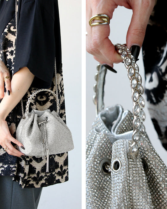 手元に添えるだけで上品な煌めきと華やぎをくれる ジュエリーバッグ