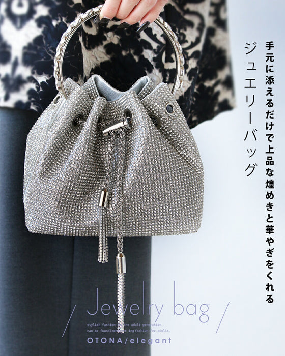 手元に添えるだけで上品な煌めきと華やぎをくれる ジュエリーバッグ