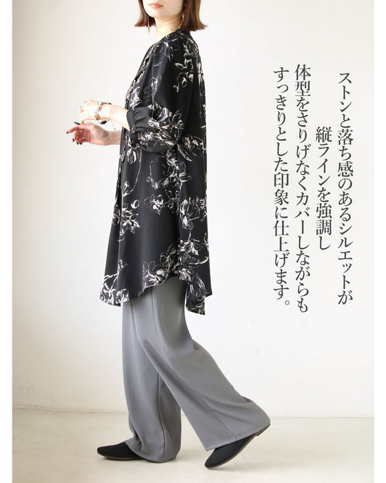 上品な抜け感をツクル シックな花柄チュニックシャツ。