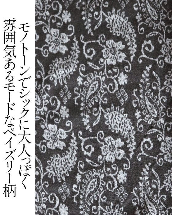 モードな華やぎと快適さを両立。大人のためのペイズリーパンツ