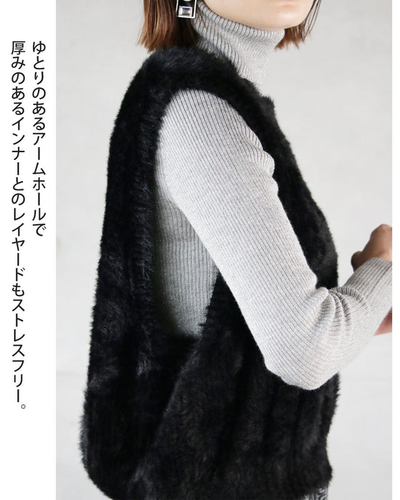 プラスするだけで垢抜けコーデがつくれる完成。ふんわりファーニットベスト