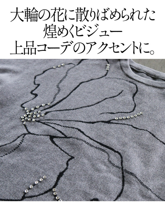 モードな花に煌めくビジューを添えて 大人のゆったり映えニット