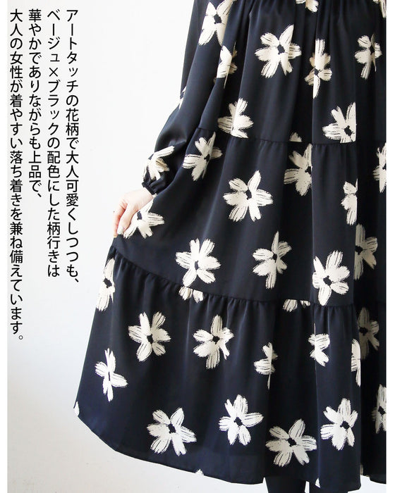 アートタッチで華やぐ。花柄ティアードワンピース