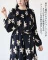 アートタッチで華やぐ。花柄ティアードワンピース