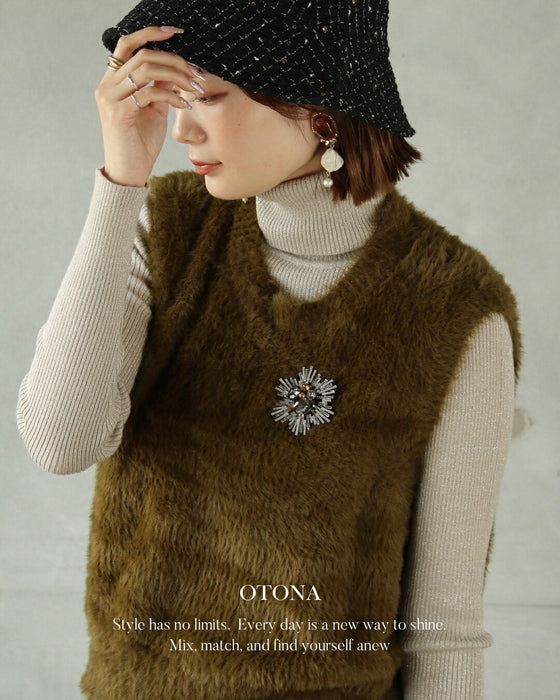 装いに、ひとさじのラグジュアリー ビジューブローチ