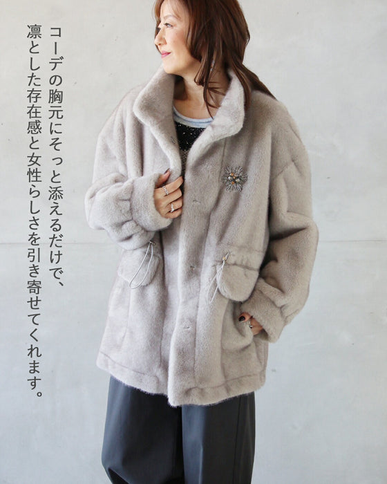 装いに、ひとさじのラグジュアリー ビジューブローチ