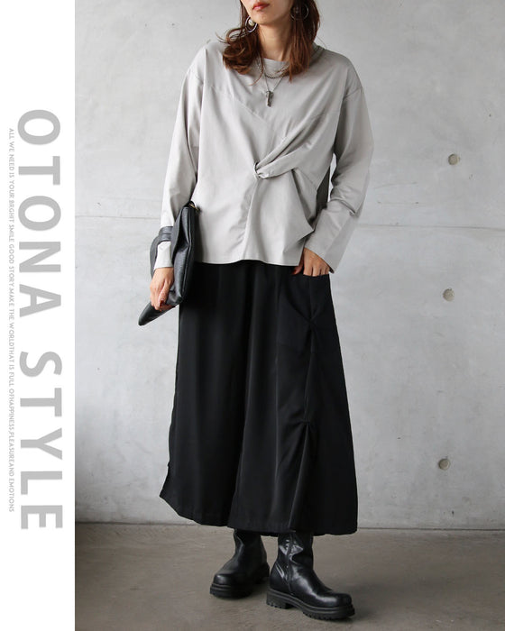 シンプルにひとくせ癖 こなれ感が生まれる変形トップス。