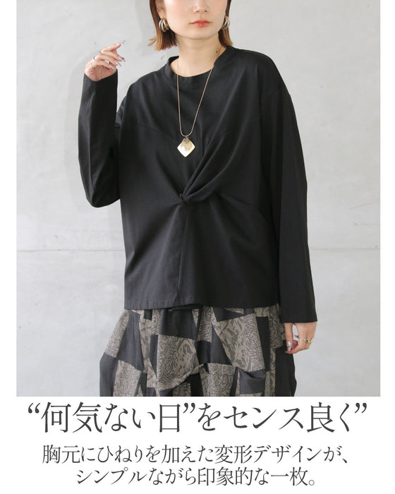 シンプルにひとくせ癖 こなれ感が生まれる変形トップス。