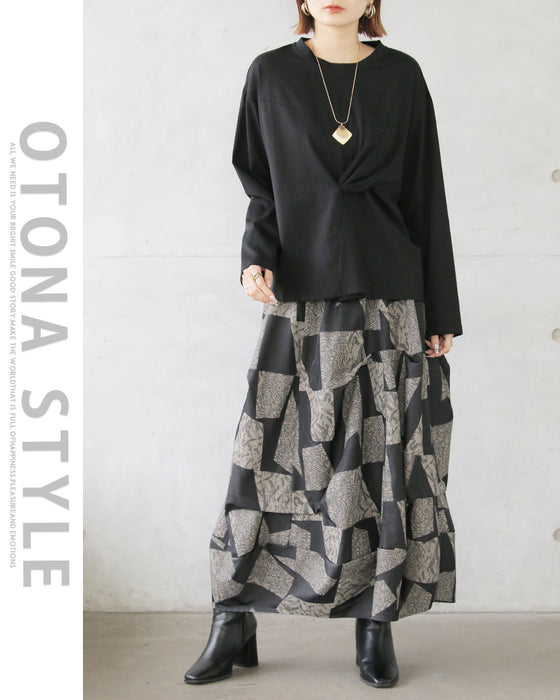 シンプルにひとくせ癖 こなれ感が生まれる変形トップス。