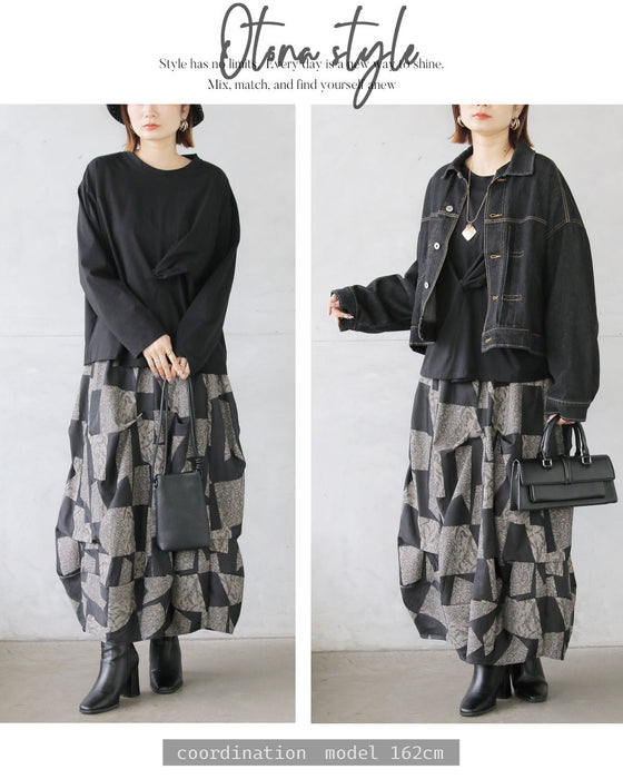 シンプルにひとくせ癖 こなれ感が生まれる変形トップス。