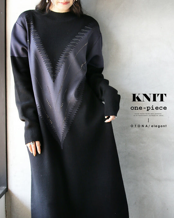 煌めくVラインで魅せる すっきり上品ニットワンピ