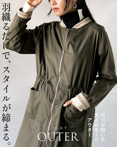 カーキ