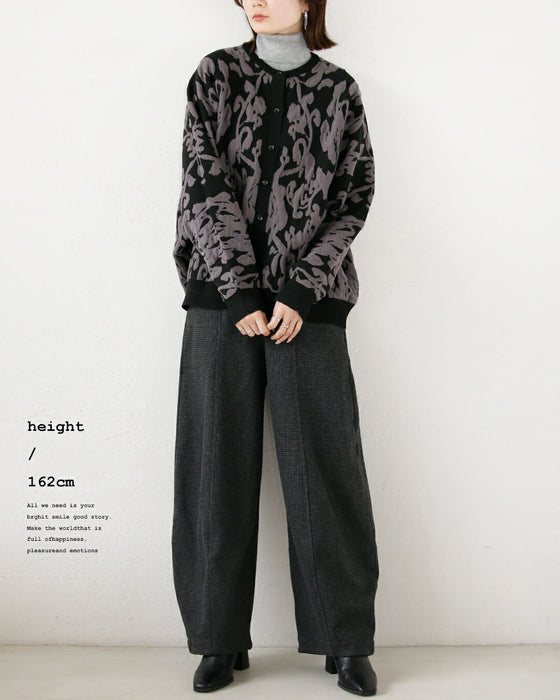 モードなニュアンスを纏うジャカードニットカーディガン