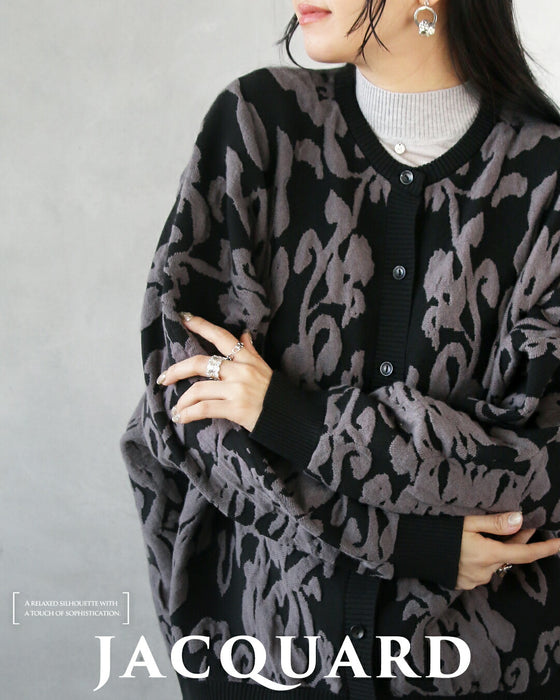 モードなニュアンスを纏うジャカードニットカーディガン
