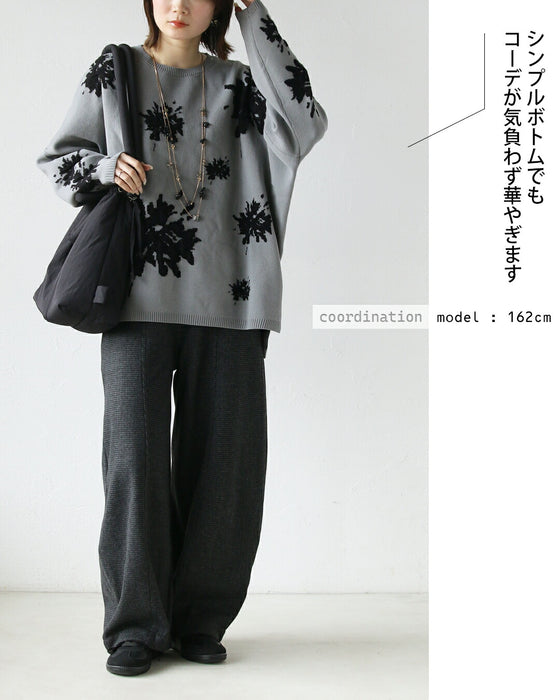 着るだけで華やぐ、モードな花 ゆったり軽やか大人ニット