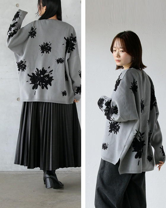 着るだけで華やぐ、モードな花 ゆったり軽やか大人ニット