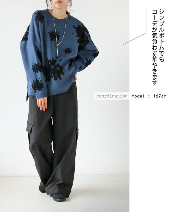 着るだけで華やぐ、モードな花 ゆったり軽やか大人ニット