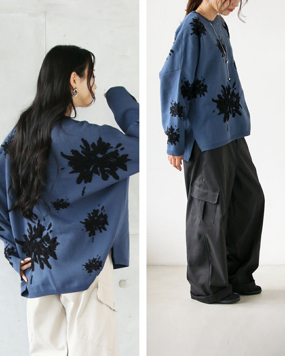 着るだけで華やぐ、モードな花 ゆったり軽やか大人ニット