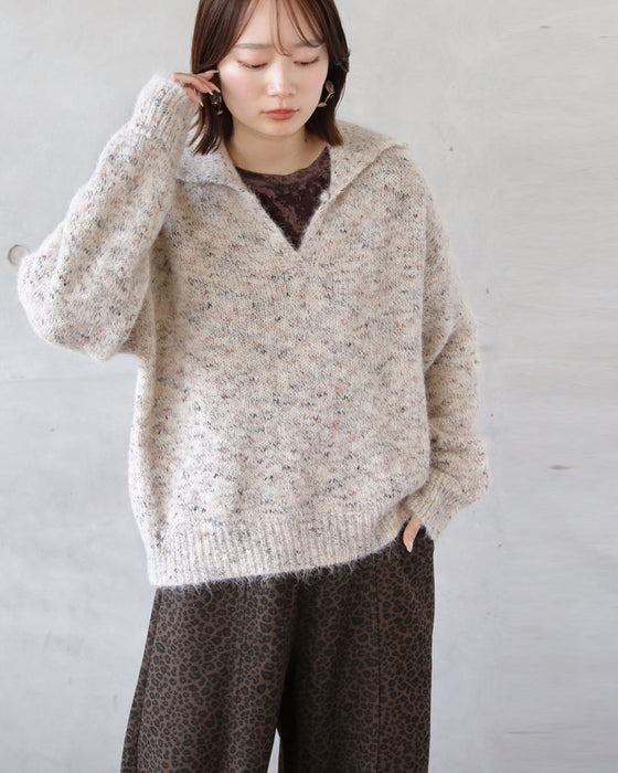 ふわっと軽く、垢抜ける。V衿ミックスカラーニット