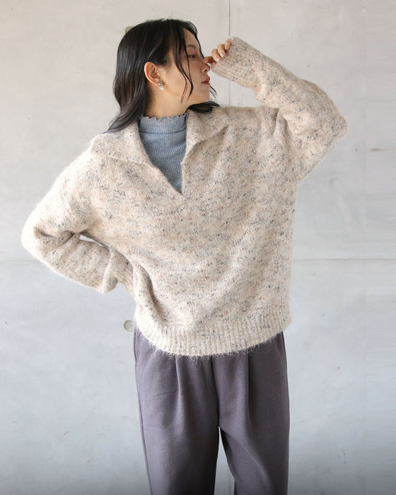 ふわっと軽く、垢抜ける。V衿ミックスカラーニット