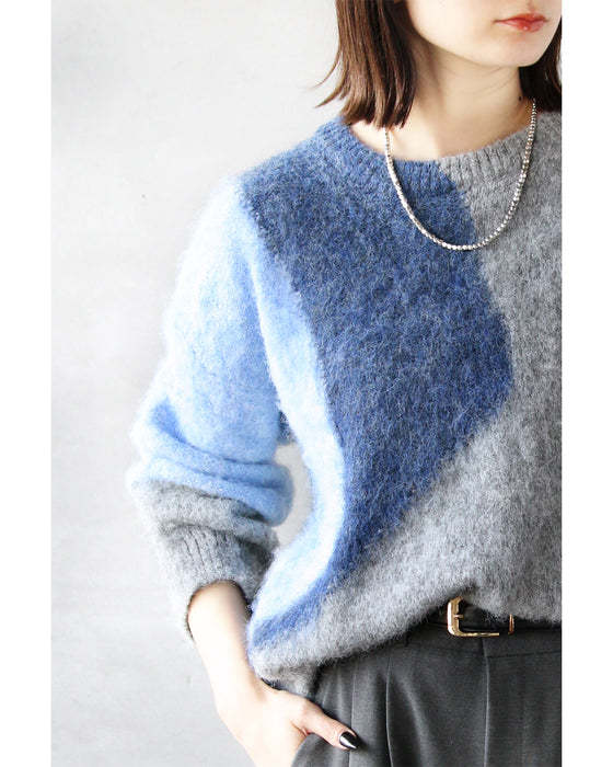 着るだけで映える ゆるっとふんわり配色ニット