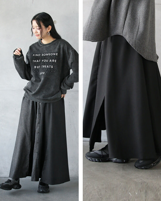 スッキリ見えと抜け感生む 異素材×スリットの大人モードスカート