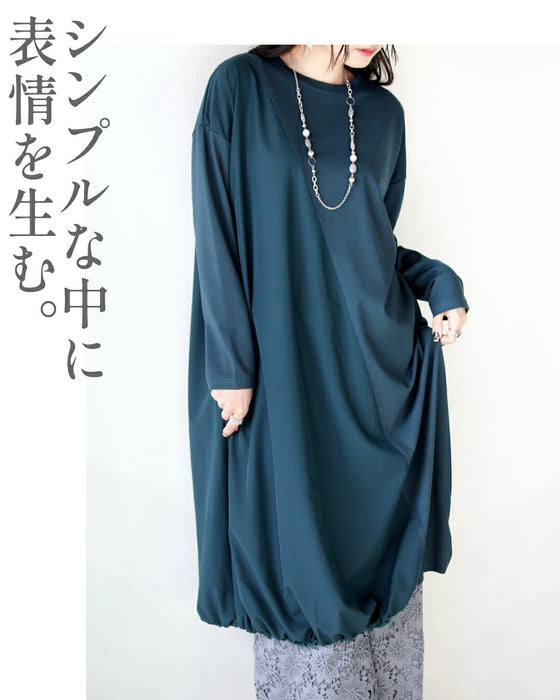 深みブルーが映える計算されたバルーンワンピース