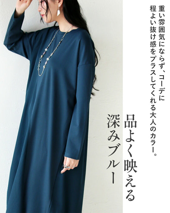 深みブルーが映える計算されたバルーンワンピース