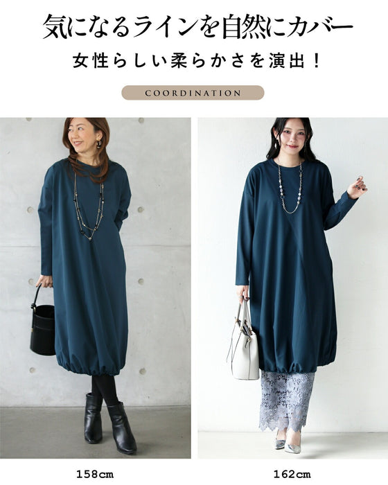 深みブルーが映える計算されたバルーンワンピース