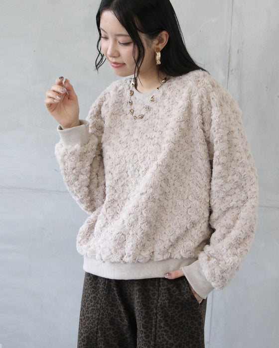 ローズ調ファーで品良くこなれる フェイクファートップス