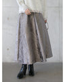穿くだけでモードに品良くキマル大人の立体柄シルバースカート