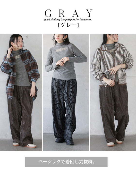 着た瞬間から、ぬくもりに包まれる やわもち裏起毛の大人ロゴトップス