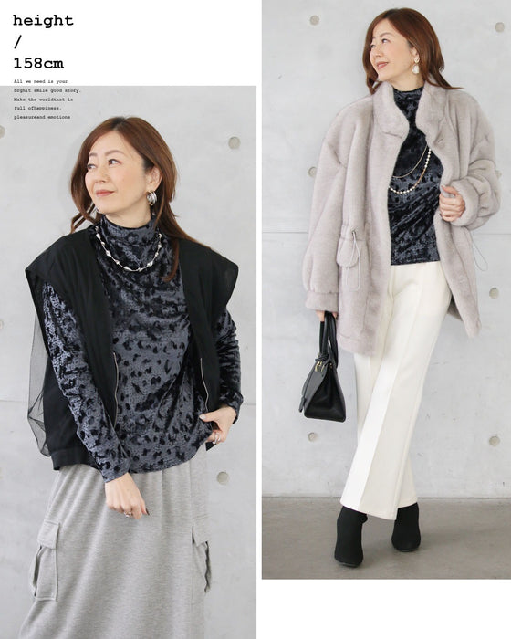 一枚で雰囲気が出て、重ねても映える。レオパード風ベロアトップス