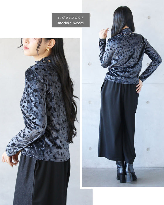 一枚で雰囲気が出て、重ねても映える。レオパード風ベロアトップス