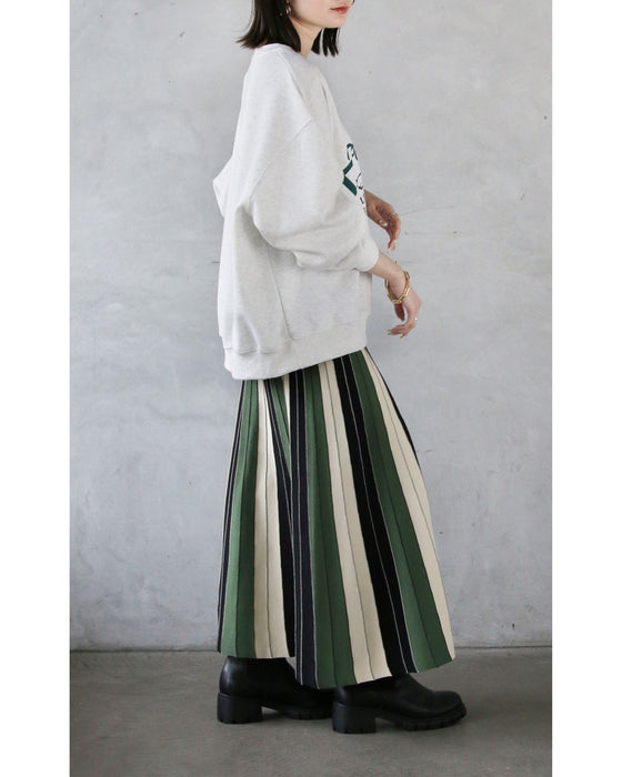 大人コーデにちょうどいい可愛さ 遊び心あるワンちゃんスウェット